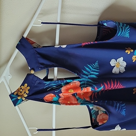 Express Floral Top - Picture 7 of 9